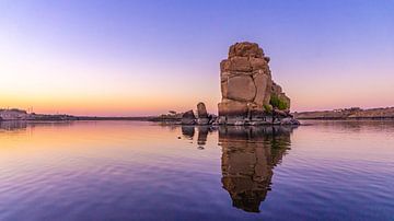 Rock at sunset in the Nile (Egypt) by Jessica Lokker