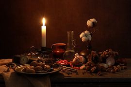 Klassisches dunkelbraunes Stilleben mit Nüssen von FotoBob