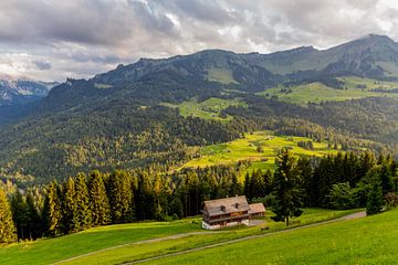 Prachtig alpenpanorama in Vorarlberg van Oliver Hlavaty