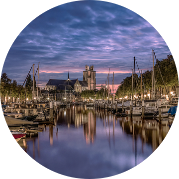 Grote Kerk Dordrecht met reflectie in de Nieuwe Haven van Dennisart Fotografie