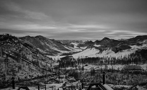  Paysage enneigé dans les montagnes mongoles