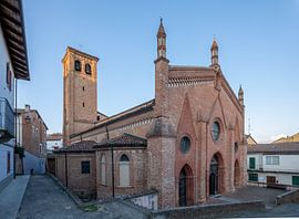 Kerk in centrum van Mombaruzzo, Piemonte, Italië