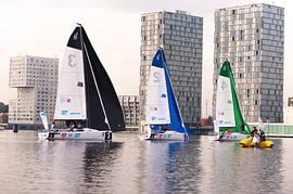 Wedstrijd zeilen  by Brian Morgan