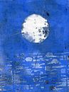 Abstract landschap.  Witte maan, blauwe oceaan. van Dina Dankers thumbnail