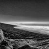 Teneriffa im Abendlicht mit Sternenhimmel in schwarzweiss von Manfred Voss, Schwarz-weiss Fotografie