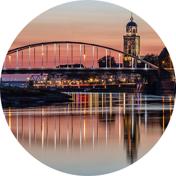 Skyline Deventer bij zonsondergang met twee bruggen van VOSbeeld fotografie
