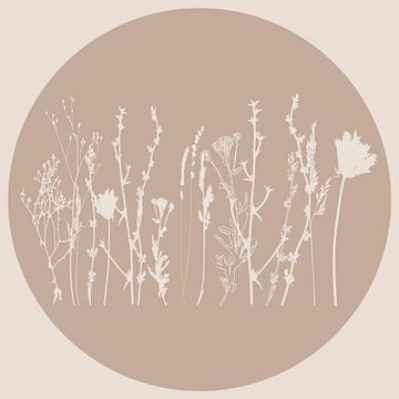Scandinavische weide Minimalistische wilde bloemen in beige nr. 1 van Dina Dankers