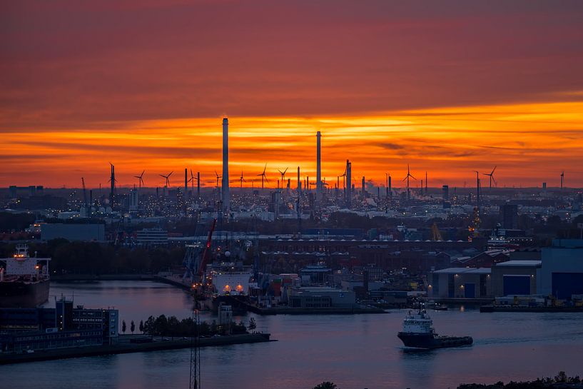 Industrie en de Europort in Rotterdam van Evert Buitendijk