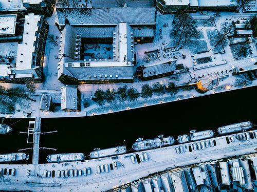 Zwolle besneeuwde Thorbeckegracht tijdens een koude winterochtend