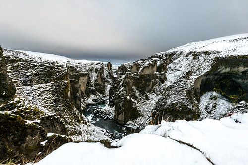 De Fjaðrárgljúfur, een betoverende canyon in IJsland