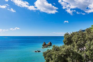 Middellandse Zeekust bij Vietri sul Mare aan de Amalfikust in Italië van Rico Ködder