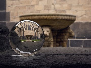 Boule de cristal à l'abbaye sur Betty Maria Digital Art
