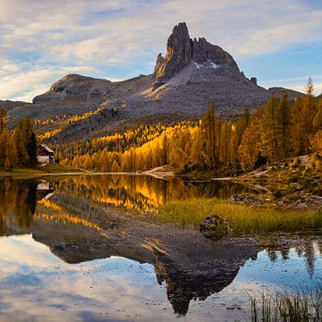 Herfst bij Lago Federa, Dolomieten, Italië van Henk Meijer Photography