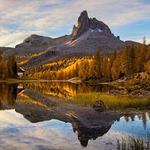 Herfst bij Lago Federa, Dolomieten, Italië