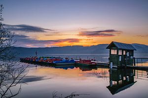 sunrise at lake laach sur Heinz Grates