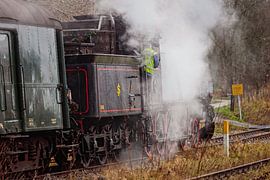 Dampflokomotive 1040 der ZLSM fährt vom Bahnhof Wijlre ab