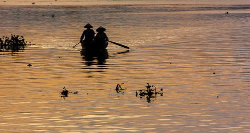 L'aviron au lever du soleil