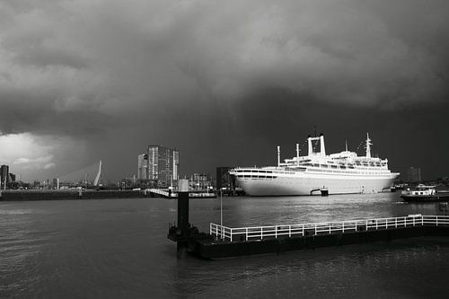ss Rotterdam in zwart-wit