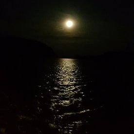 Mystérieux reflet de la pleine lune sur Susanne Pieren-Canisius