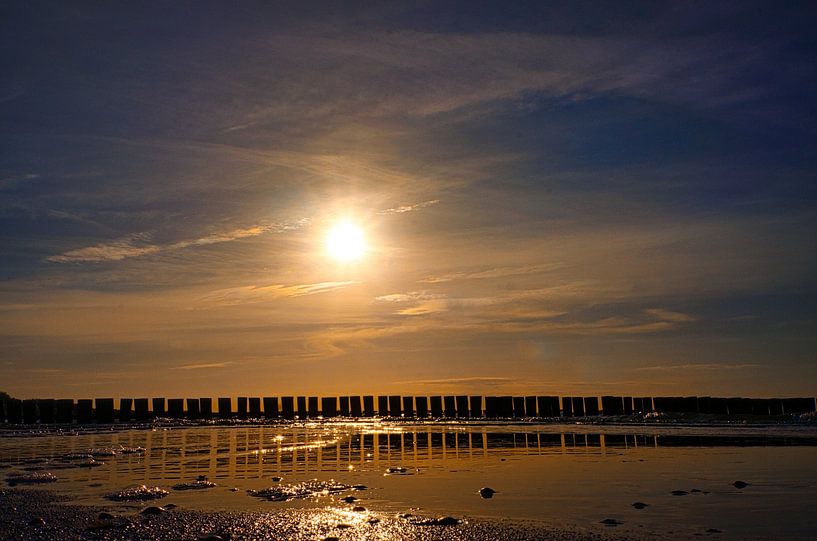 Zonsondergang op het strand van Zingst, romantisch van Martin Köbsch