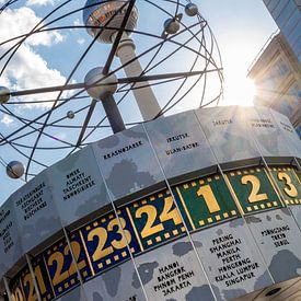 Weltzeituhr und Fernsehturm Berlin im Sommer von Mixed media vector arts