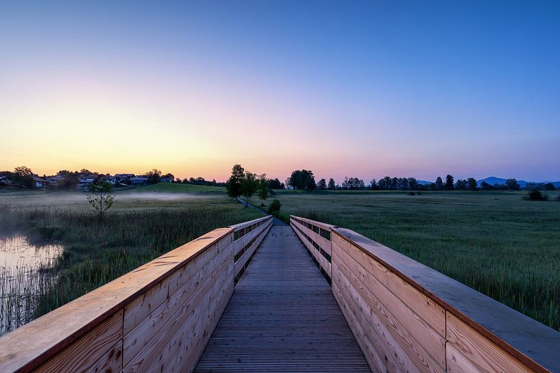 Blauw uur bij de Bahlsenbrug van Teresa Bauer