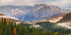 Panorama des Herbstes in den Dolomiten, Italien