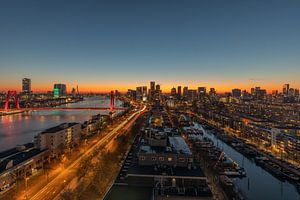 Der goldene Sonnenuntergang in Rotterdam