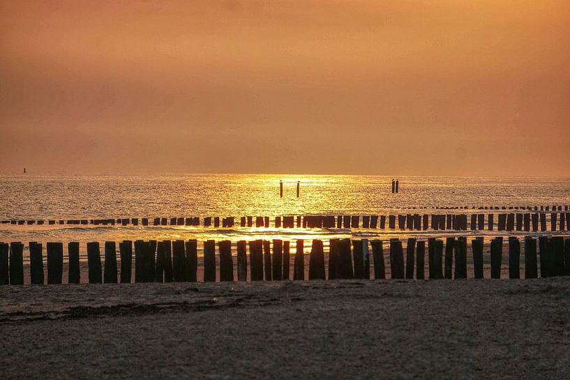 Zoutelande zonsondergang van Angela Wouters