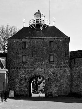 Vischpoort van Harderwijk in zwart/wit van Gerard de Zwaan