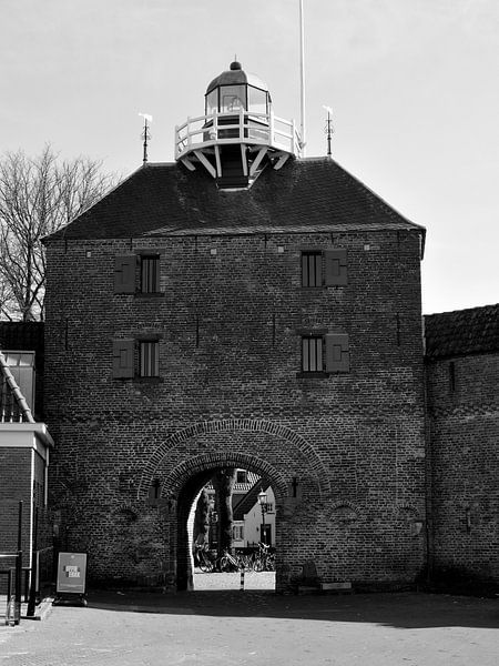 Vischpoort van Harderwijk in zwart/wit van Gerard de Zwaan