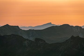 Allgäuer Bergsilhouette von Leo Schindzielorz