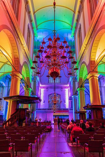 Regenboogverlichting in de Amsterdamse Westerkerk