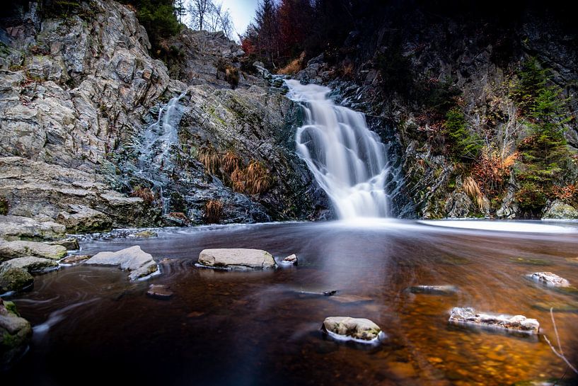 Autumn waterfall by Wytze Kiers