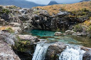 Kristallklares Wasser in den Fairy Pools auf der Isle of Skye