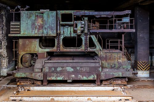 Het metalen monster in de grot
