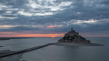 Mont Saint Michel au coucher du soleil