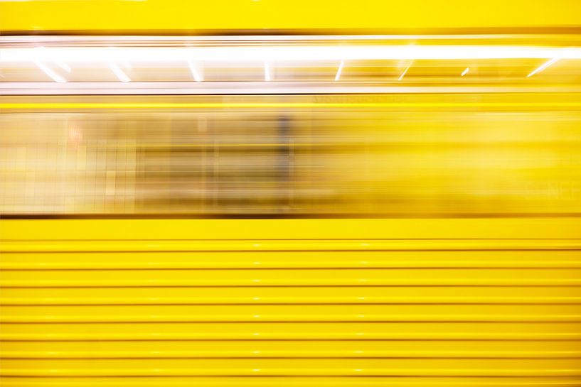 Gelbe U-Bahnen Berlin von Maerten Prins
