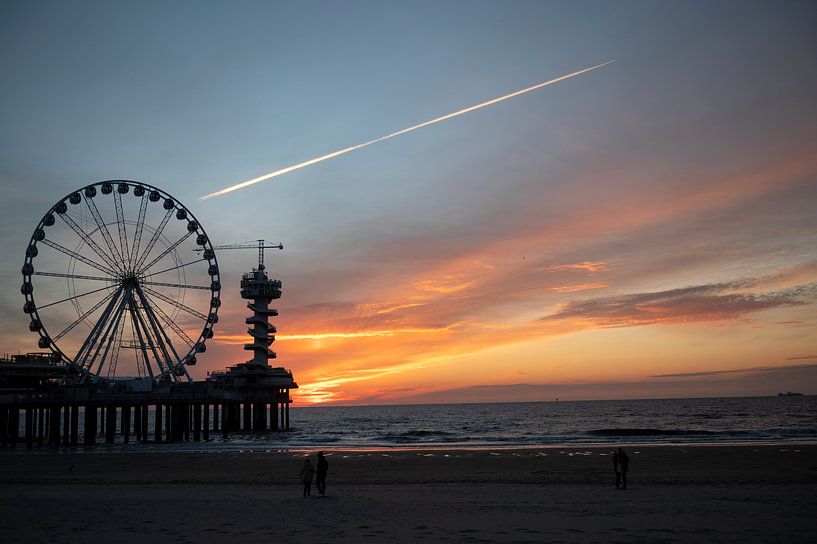 A beautiful sunset over the North Sea. by Richard Wareham