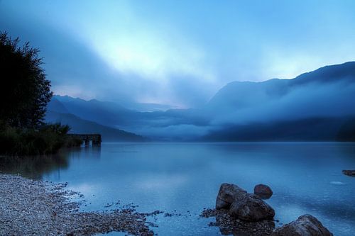 Het meer van Bohinj in de avond