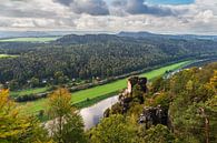 Uitzicht over de Elbe naar Saksisch Zwitserland van Rico Ködder thumbnail