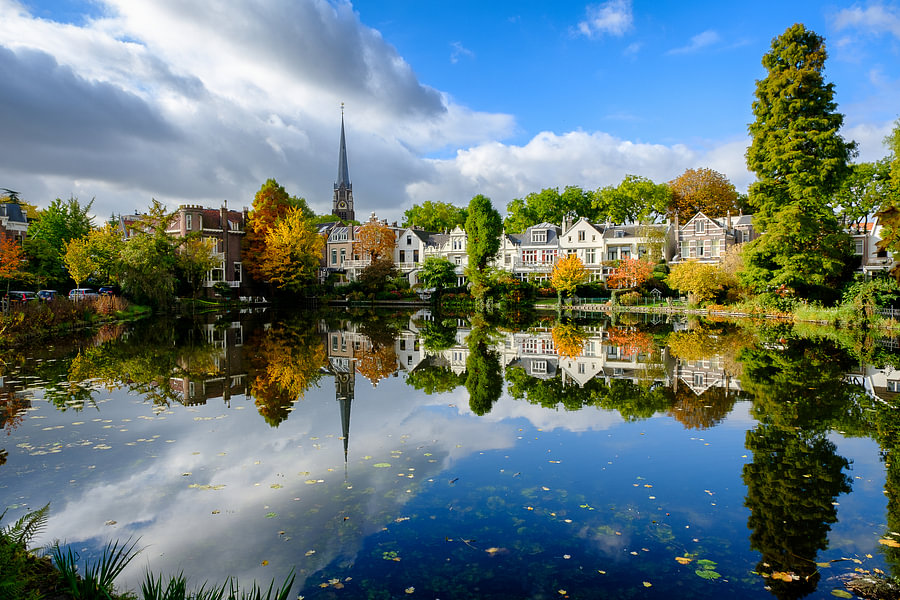 Vijver in Kralingen vanaf de Vijverweg van Mark De Rooij op canvas ...