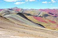 De Regenboog Bergen in Peru van Gerhard Albicker thumbnail