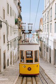 Gele tram van Claudia Casal