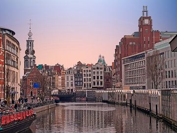 Die Munttoren in Amsterdam bei Sonnenuntergang in den Niederlanden von Eye on You