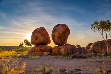Sunset at the Devil's Lost Stones (Karlu Karlu) at Tennant Creek by Joyce van Dijk Fotografie - fotografiekunst vanuit m'n