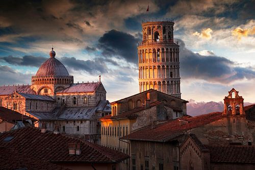 Pisa in het avondlicht