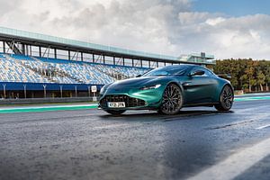 Aston Martin auf der Rennstrecke von Assen