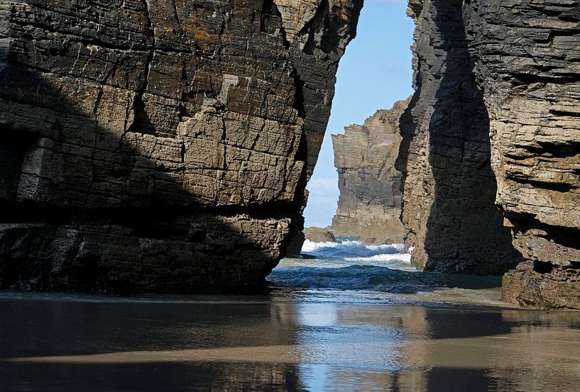 Steinfomation am Strand Playa de las Catedrales von Lensw0rld