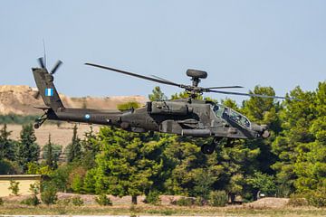 Griekse Boeing AH-64D Apache gevechtshelikopter. van Jaap van den Berg